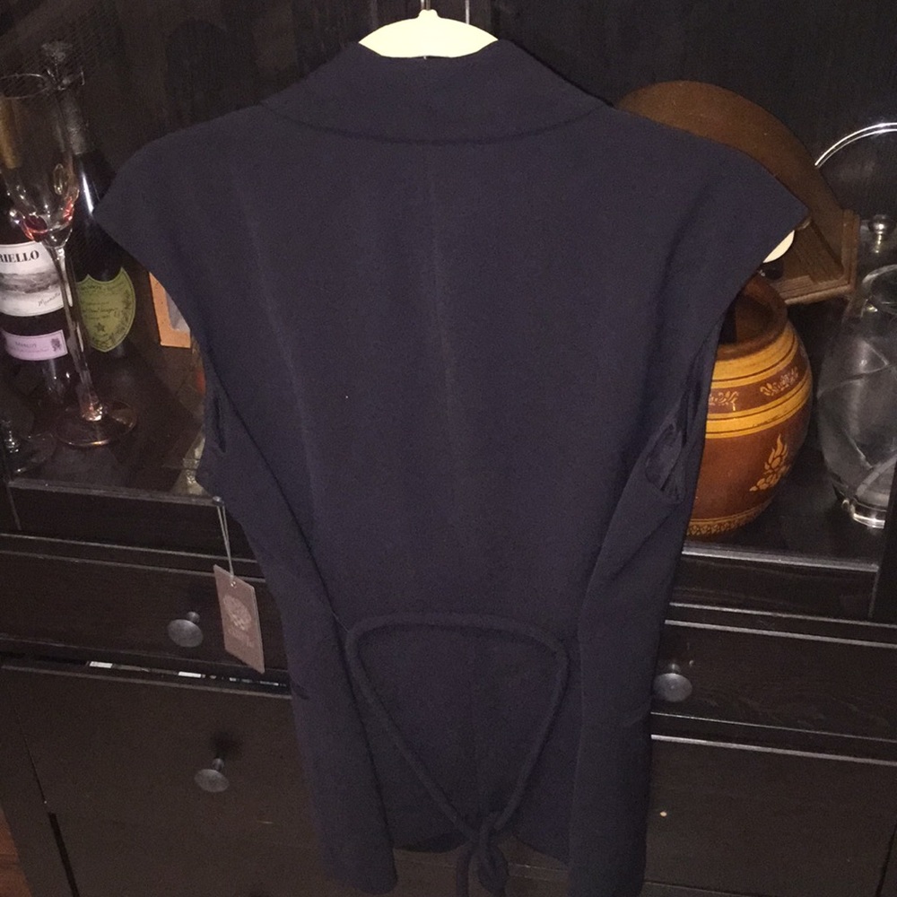 Vince camuto sleeveless blazer